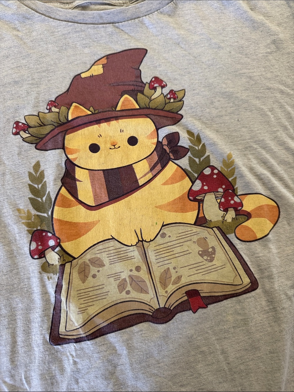 Hot Topic Gray Tee with Yellow & Brown Witch Cat Graphic - Picture 2 of 3